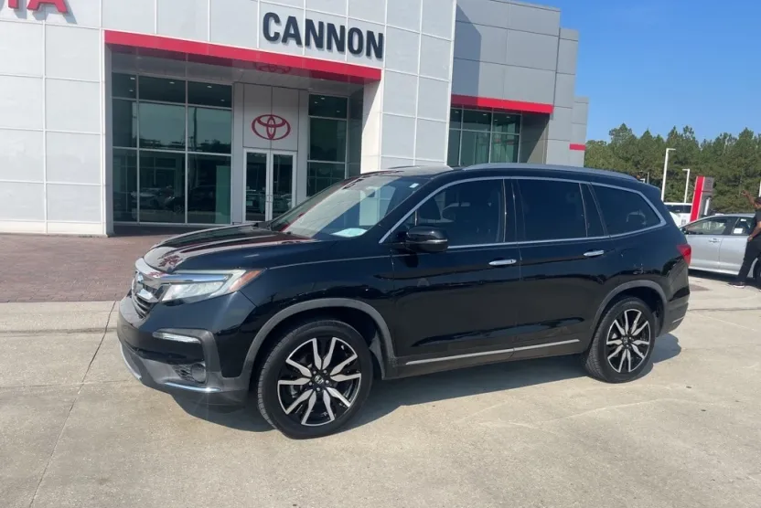 2020 Honda Pilot Touring photo 1