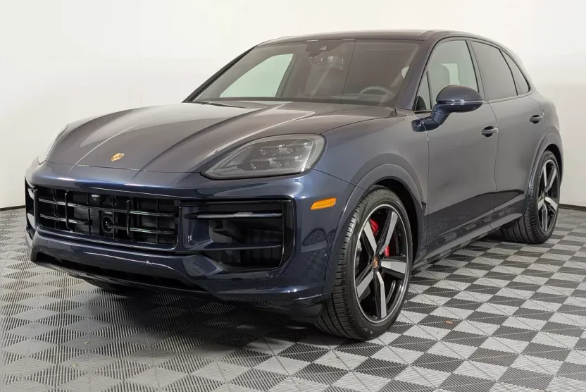 2026 Porsche Cayenne GTS photo 1