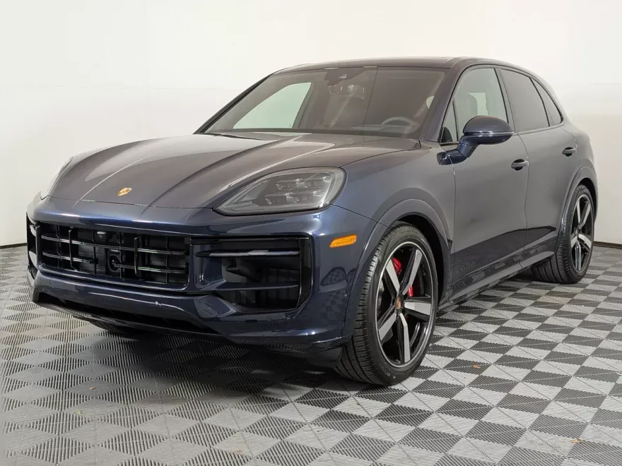 2026 Porsche Cayenne GTS photo 1