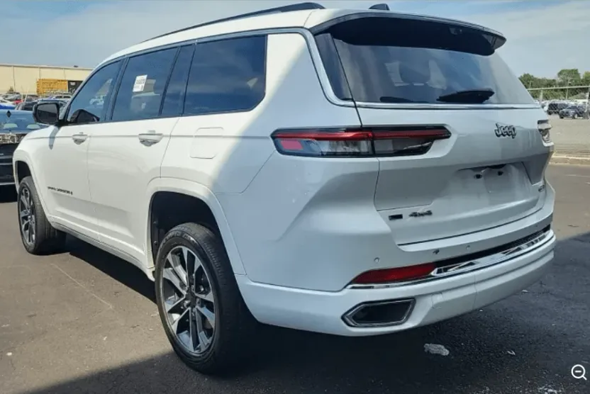 2023 Jeep Grand Cherokee Overland photo 1