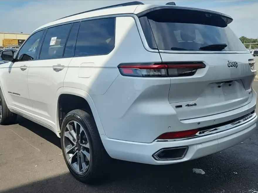 2023 Jeep Grand Cherokee Overland photo 1