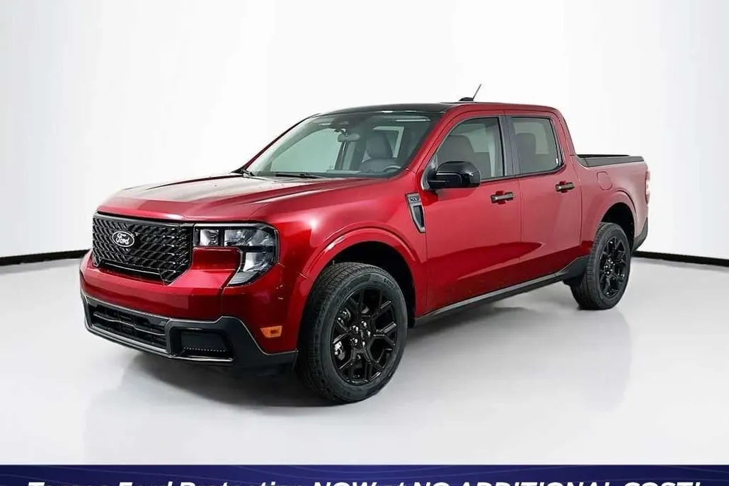 2025 Ford Maverick XLT photo 1
