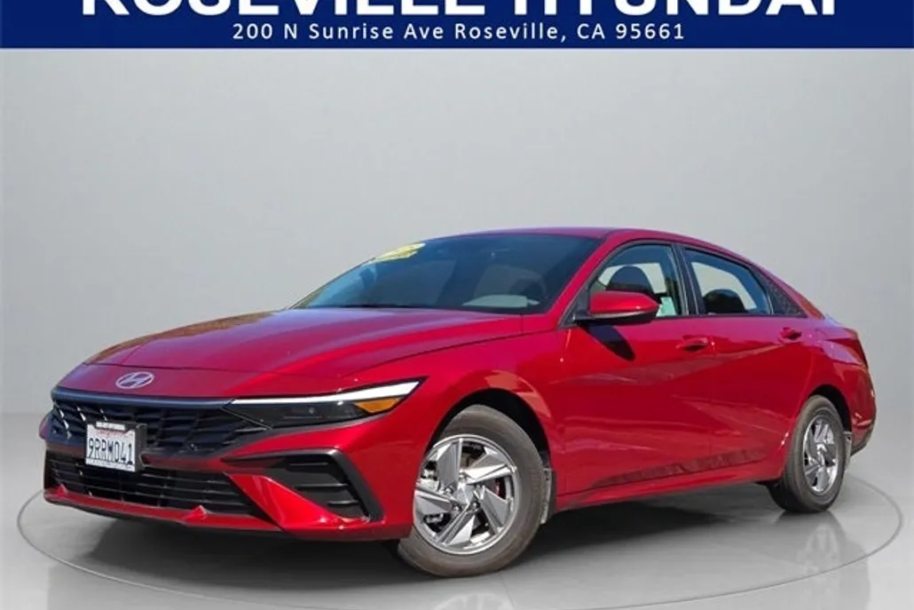 2025 Hyundai Elantra SE photo 1