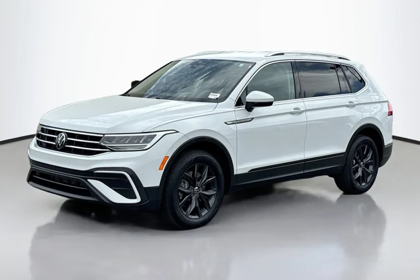 2024 Volkswagen Tiguan SE Wolfsburg Edition photo 1