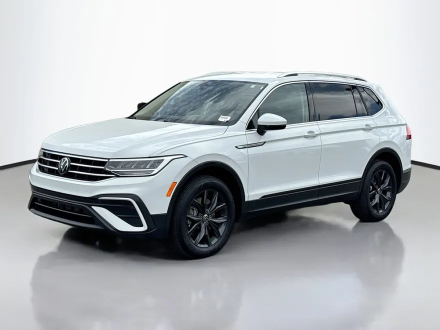 2024 Volkswagen Tiguan SE Wolfsburg Edition photo 1