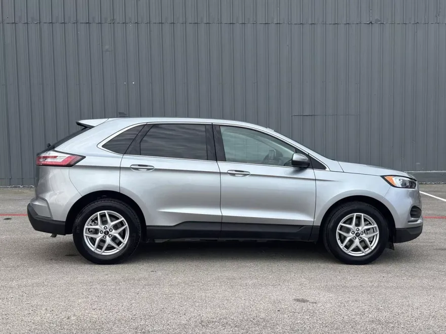 2024 Ford Edge SEL photo 1