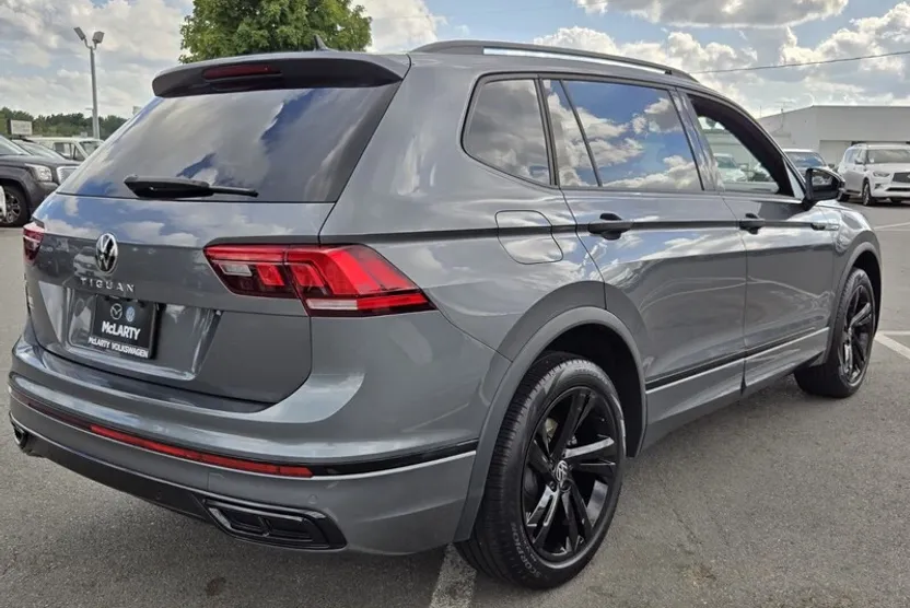 2023 Volkswagen Tiguan SE R-Line Black photo 1