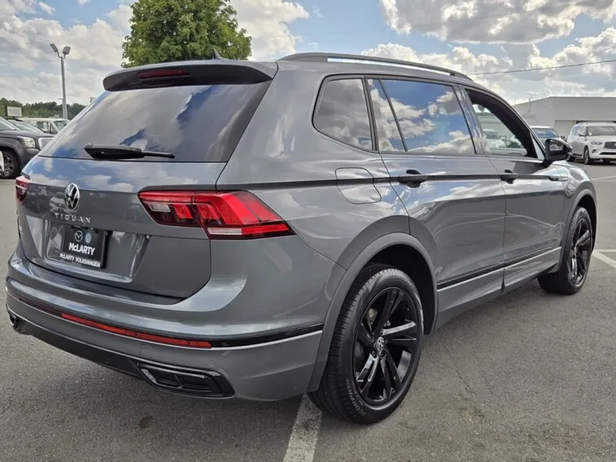 2023 Volkswagen Tiguan SE R-Line Black photo 1