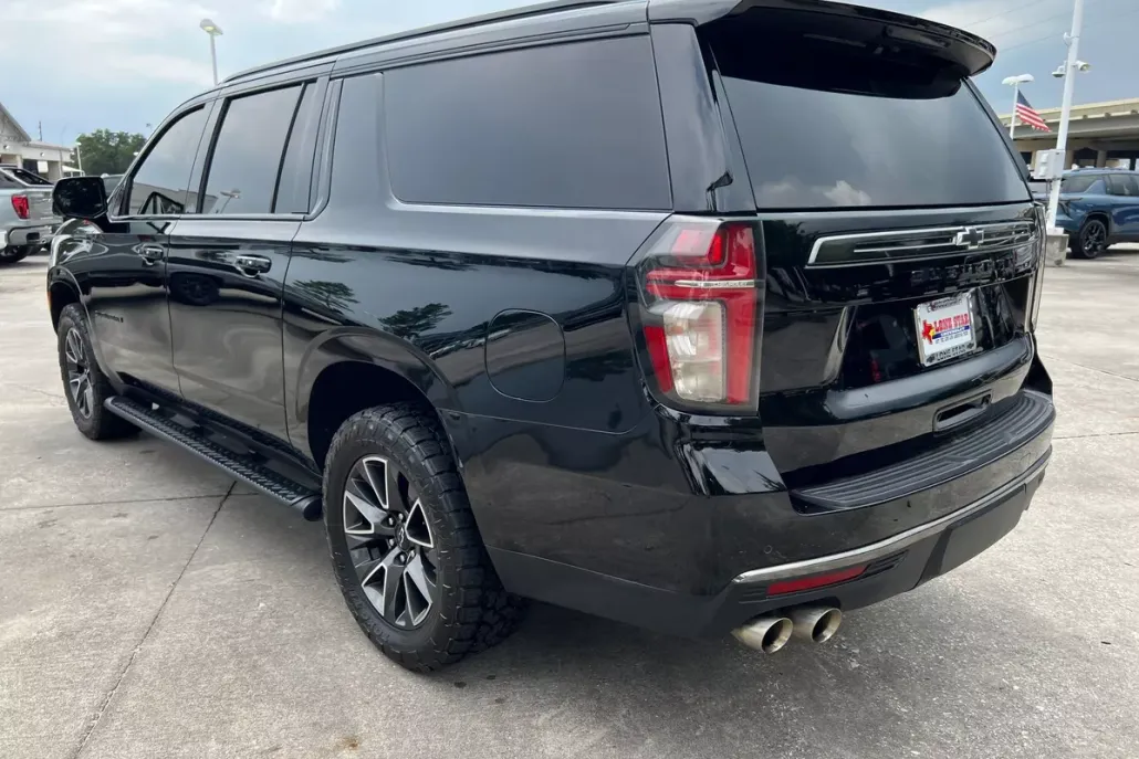 2022 Chevrolet Suburban Z71 photo 1