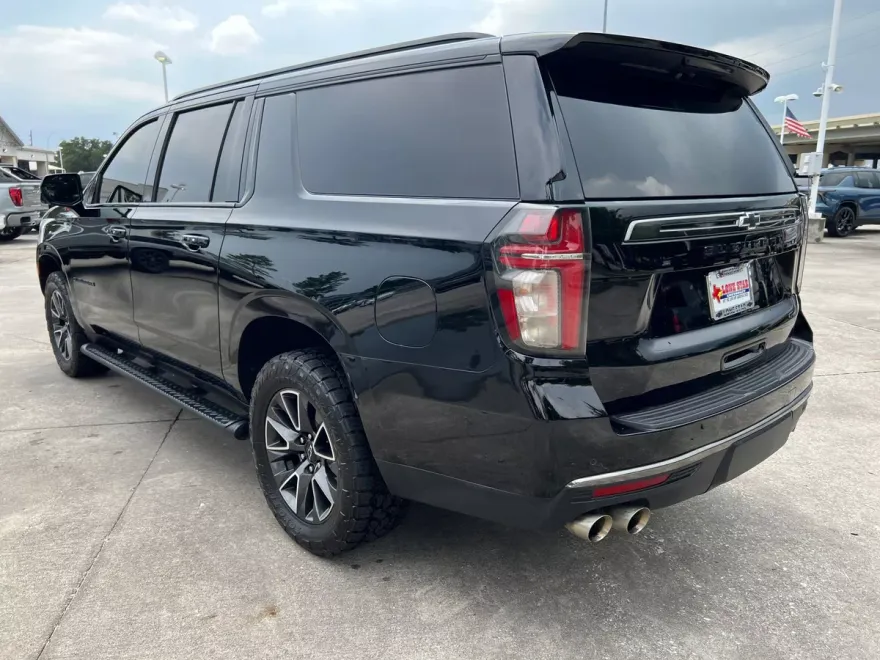 2022 Chevrolet Suburban Z71 photo 1