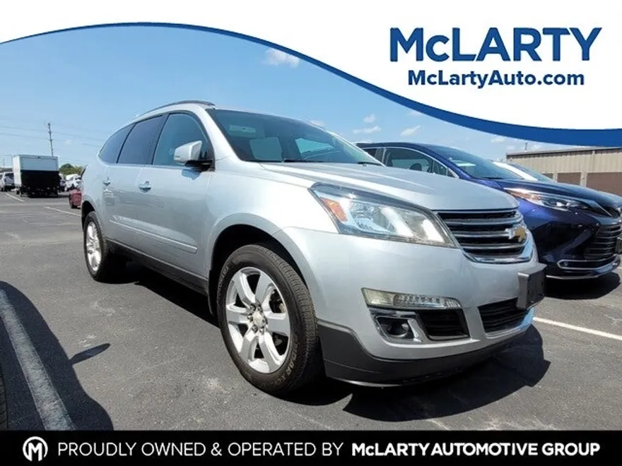 2017 Chevrolet Traverse 1LT photo 1