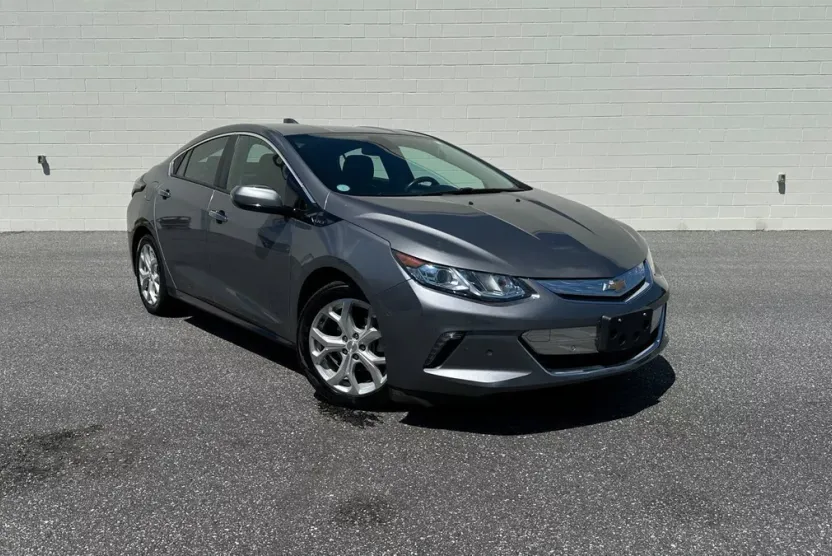 2018 Chevrolet Volt Premier photo 1