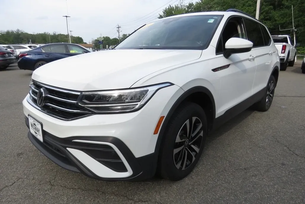 2022 Volkswagen Tiguan S photo 1