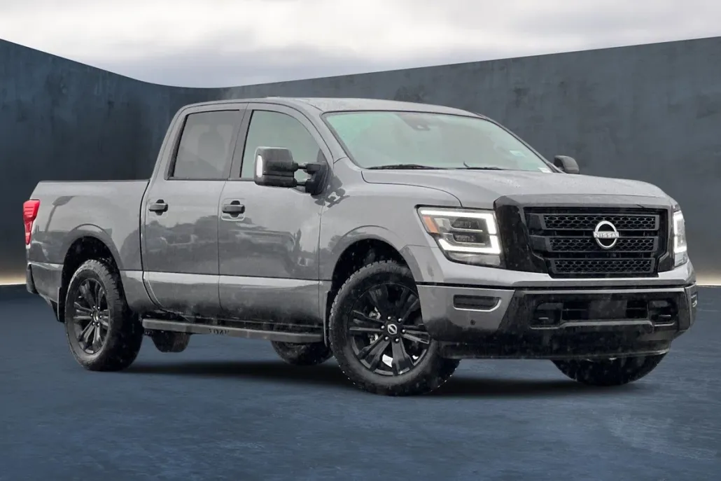 2023 Nissan Titan SV photo 1
