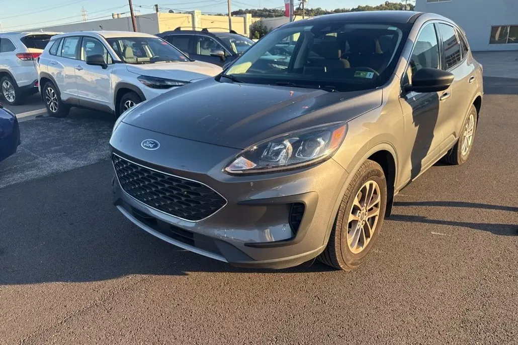 2022 Ford Escape SE photo 1