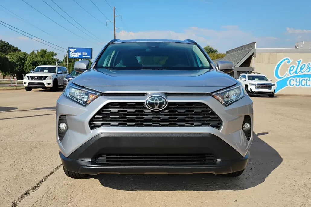 2021 Toyota RAV4 XLE photo 1
