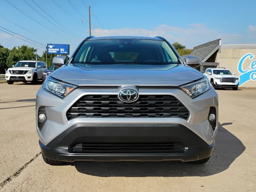 2021 Toyota RAV4 XLE photo 1