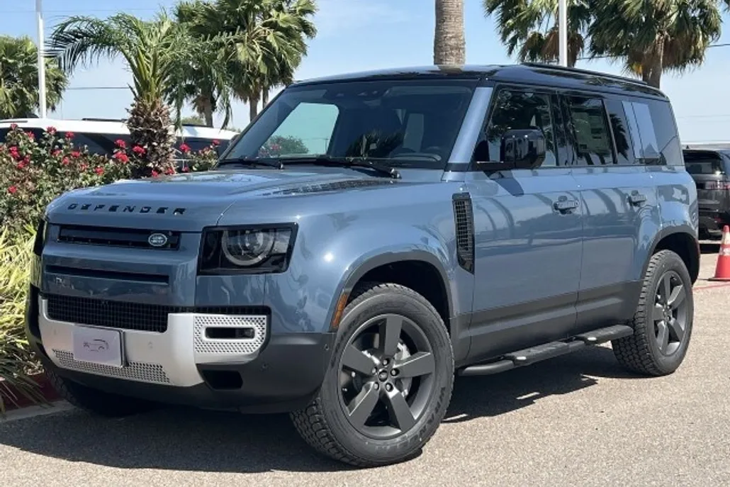 2025 Land Rover Defender S photo 1