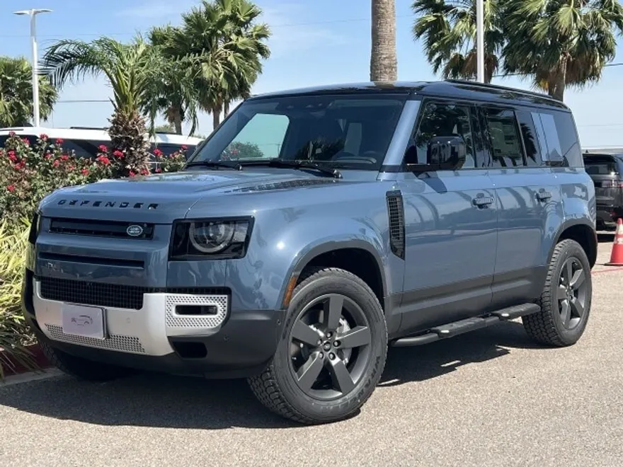 2025 Land Rover Defender S photo 1