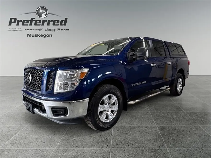 2019 Nissan Titan SV Crew Cab photo 1