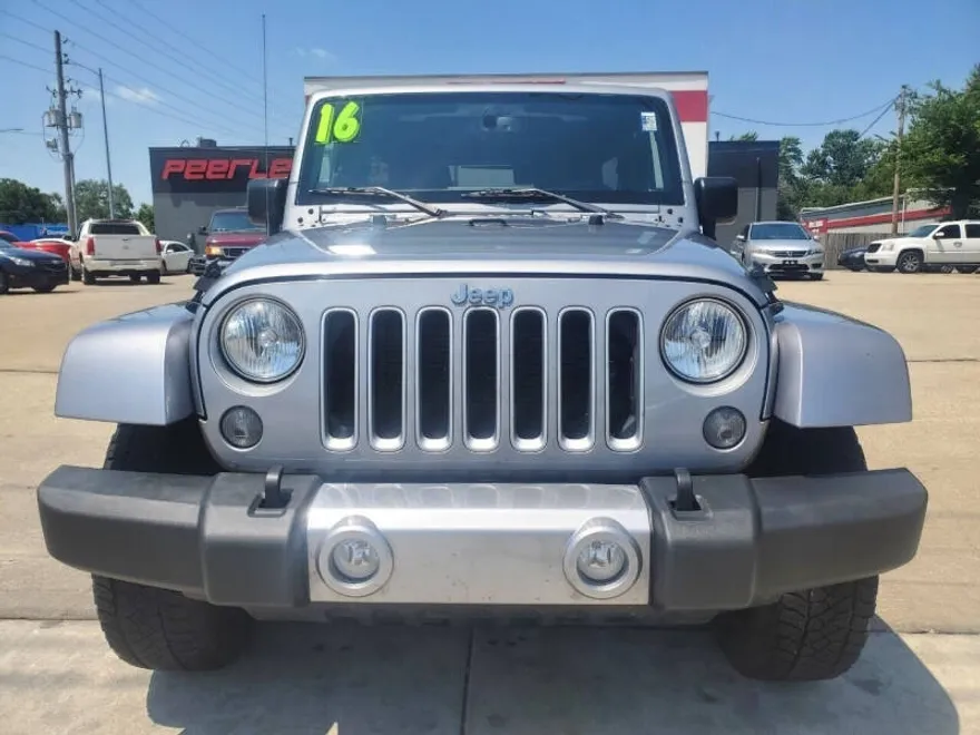 2016 Jeep Wrangler Unlimited Sahara photo 1