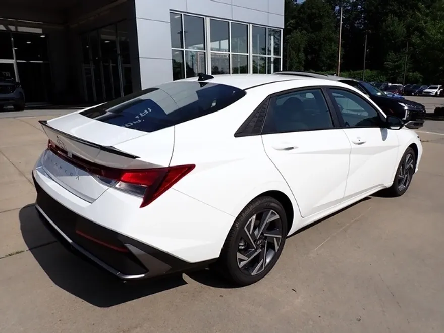 2025 Hyundai Elantra SEL Sport photo 1