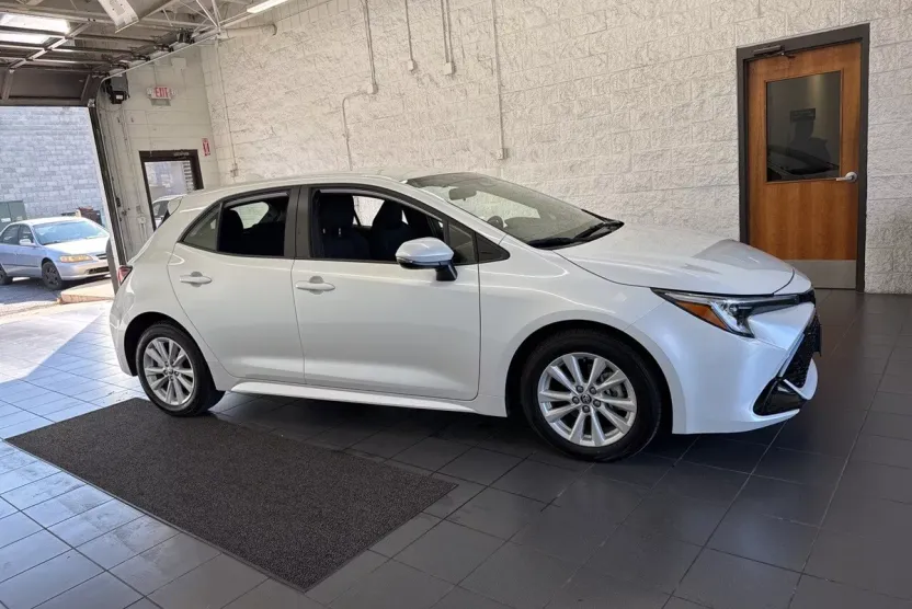 2024 Toyota Corolla SE photo 1