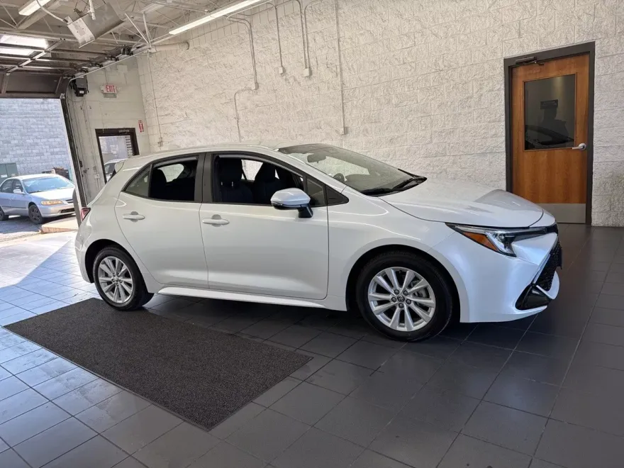 2024 Toyota Corolla SE photo 1