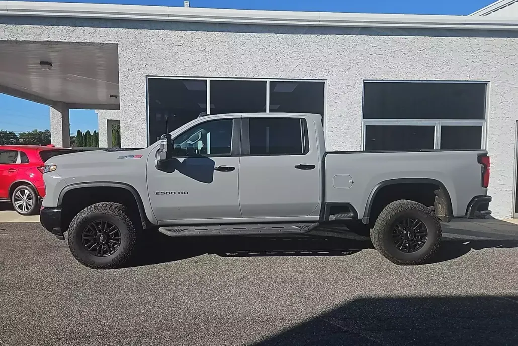 2025 Chevrolet Silverado 2500HD ZR2 photo 1