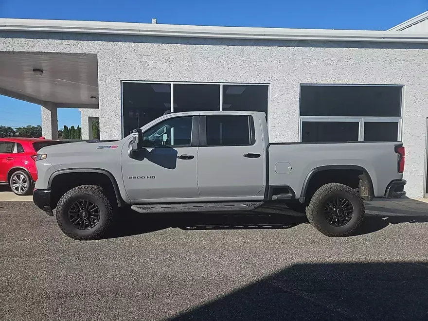 2025 Chevrolet Silverado 2500HD ZR2 photo 1