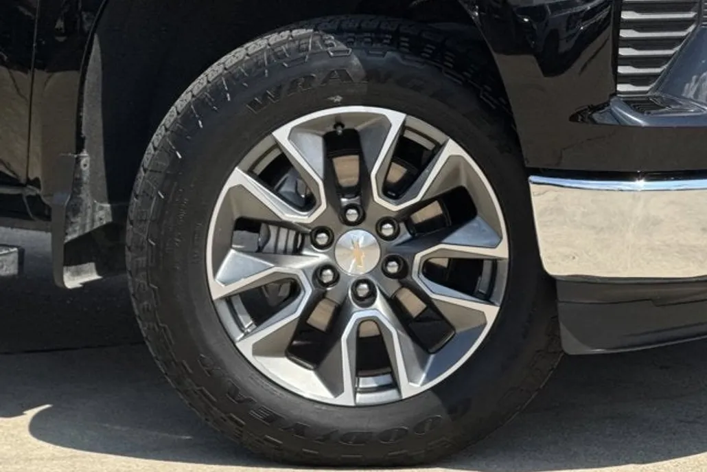 2024 Chevrolet Silverado 1500 LT photo 1