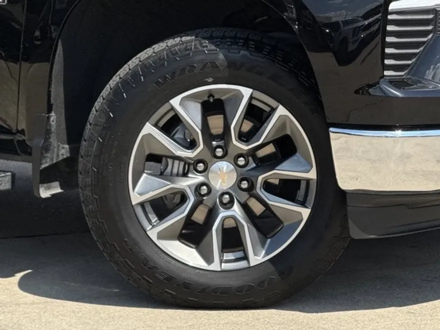 2024 Chevrolet Silverado 1500 LT photo 1