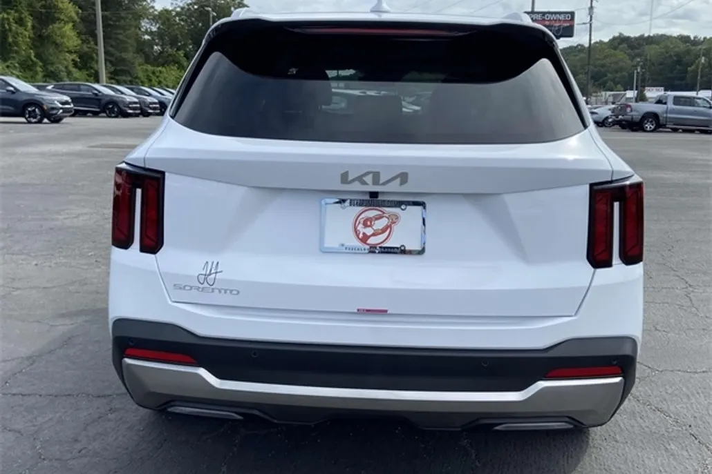 2025 Kia Sorento S photo 1