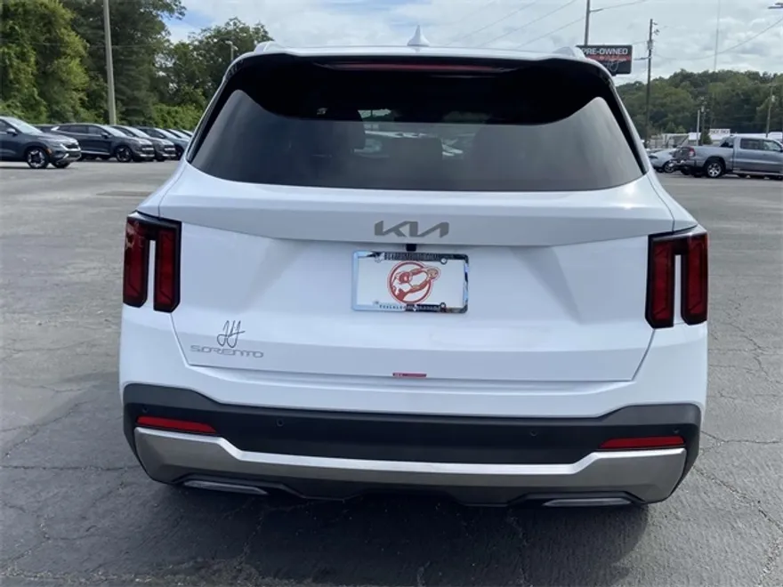 2025 Kia Sorento S photo 1
