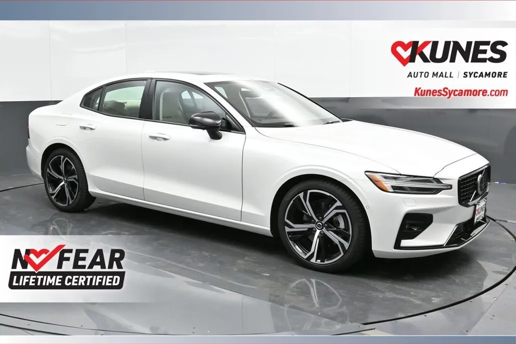 2024 Volvo S60 B5 Plus photo 1