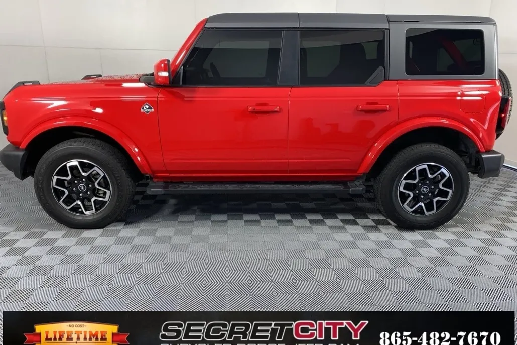 2023 Ford Bronco Outer Banks photo 1