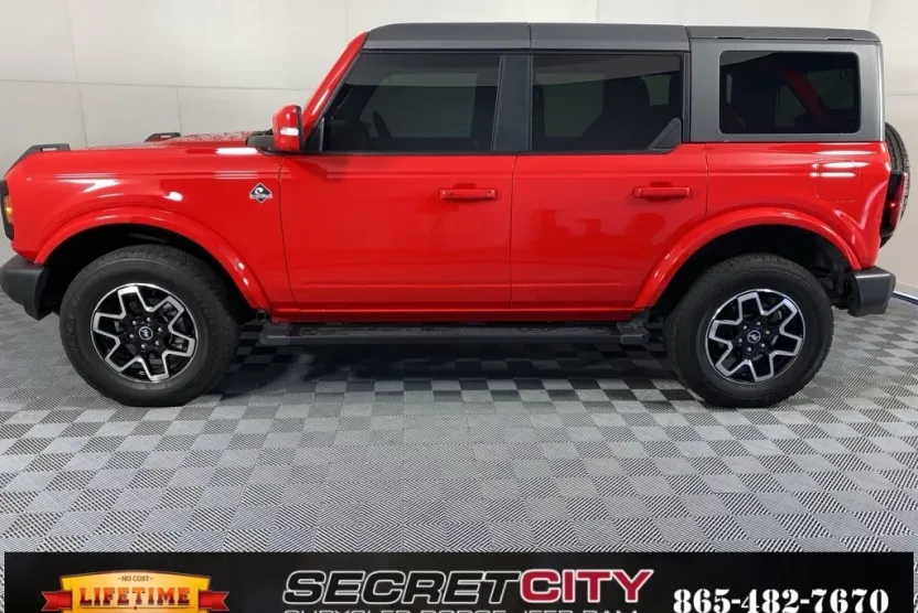 2023 Ford Bronco Outer Banks photo 1