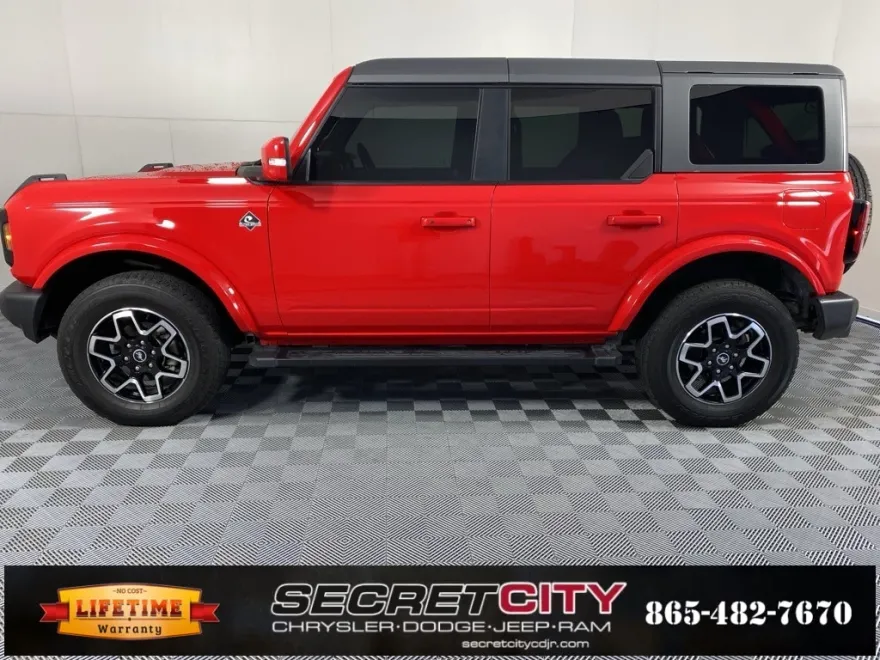 2023 Ford Bronco Outer Banks photo 1