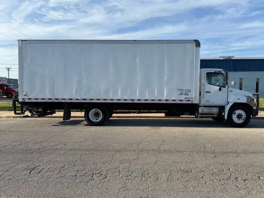 2020 Hino Conventional Type Truck Single Cab photo 1