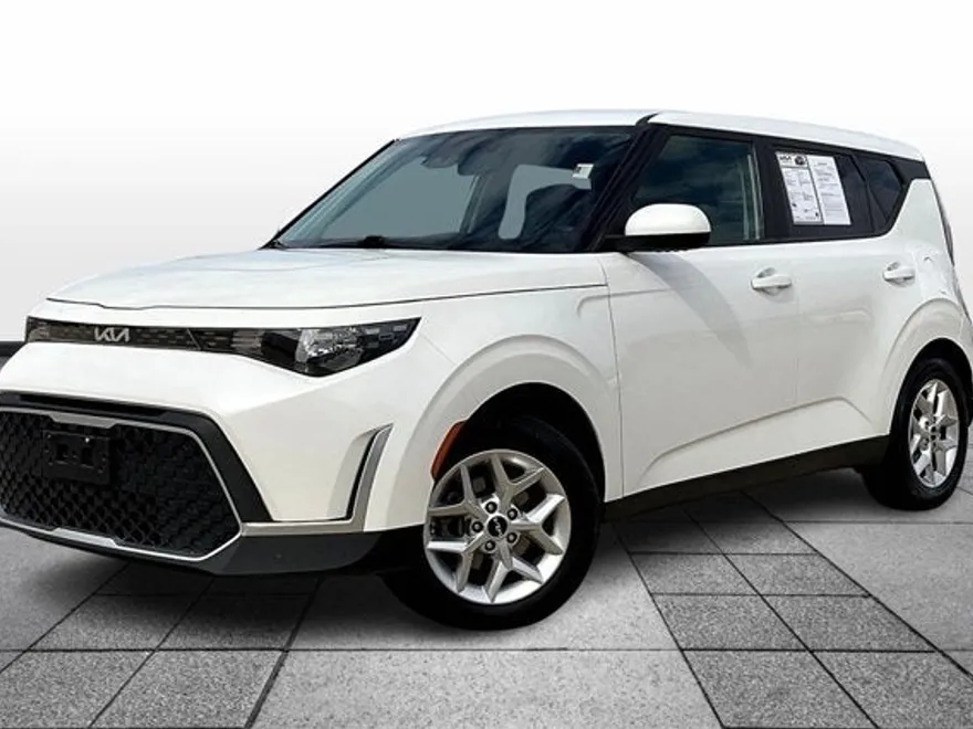 2023 Kia Soul LX photo 1