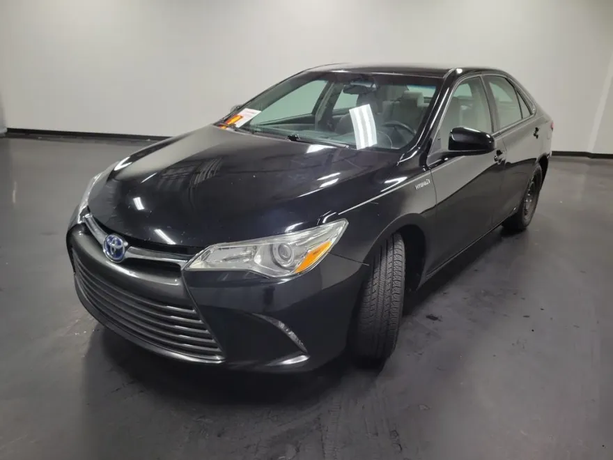 2017 Toyota Camry Hybrid LE photo 1