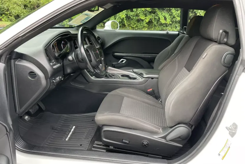 2019 Dodge Challenger SXT photo 1