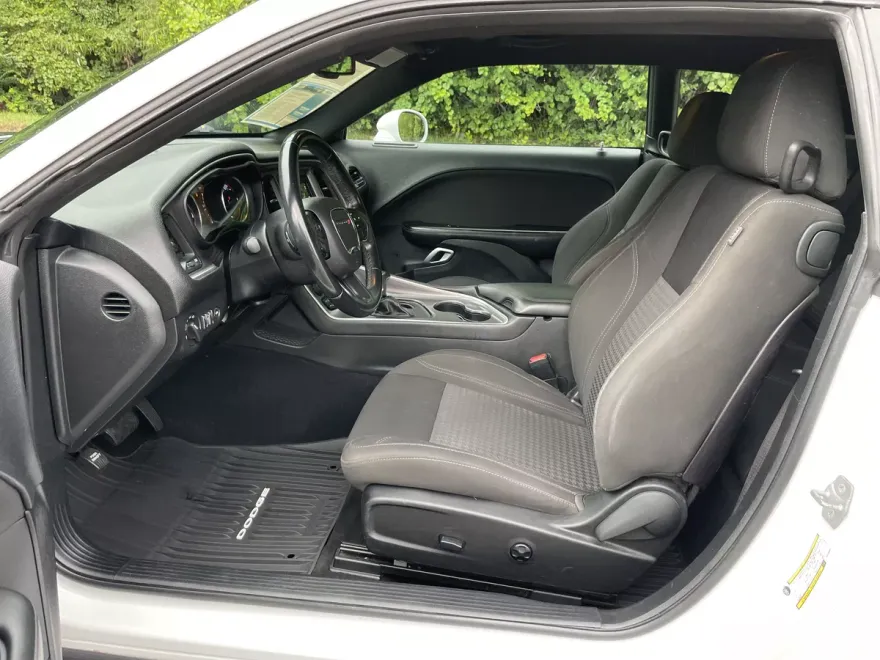 2019 Dodge Challenger SXT photo 1