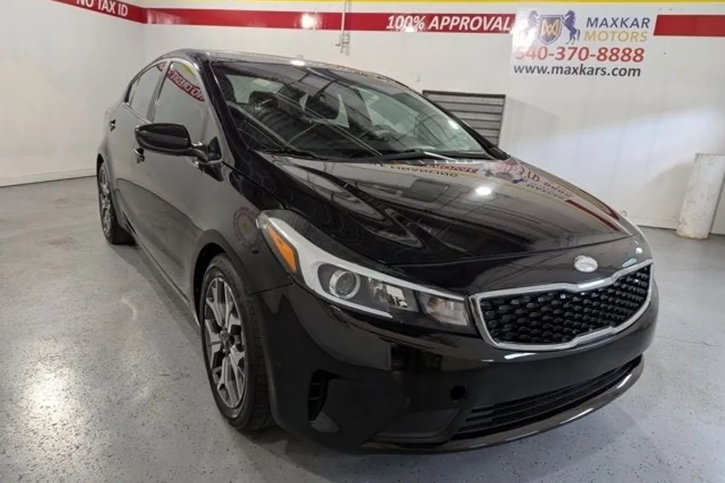 2017 Kia Forte LX photo 1