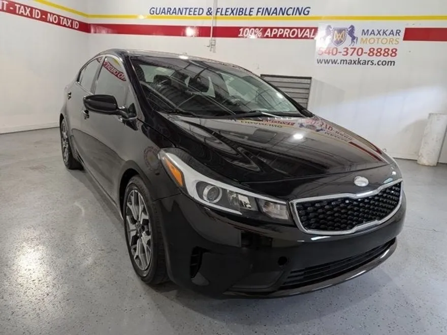 2017 Kia Forte LX photo 1
