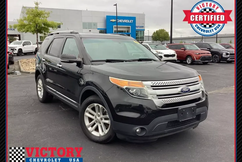 2015 Ford Explorer XLT photo 1