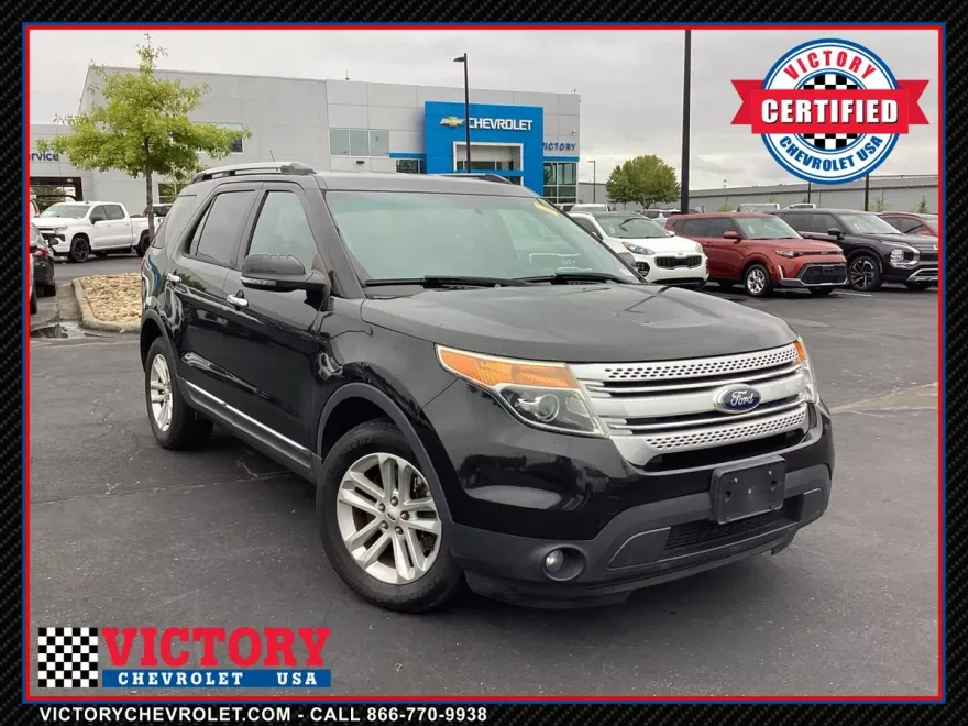 2015 Ford Explorer XLT photo 1