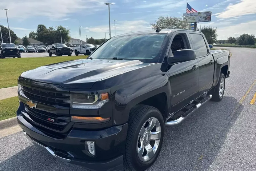 2016 Chevrolet Silverado 1500 LT photo 1