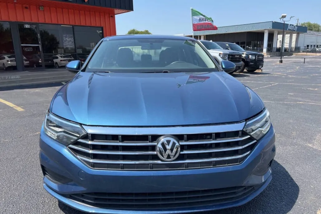 2019 Volkswagen Jetta R-Line photo 1