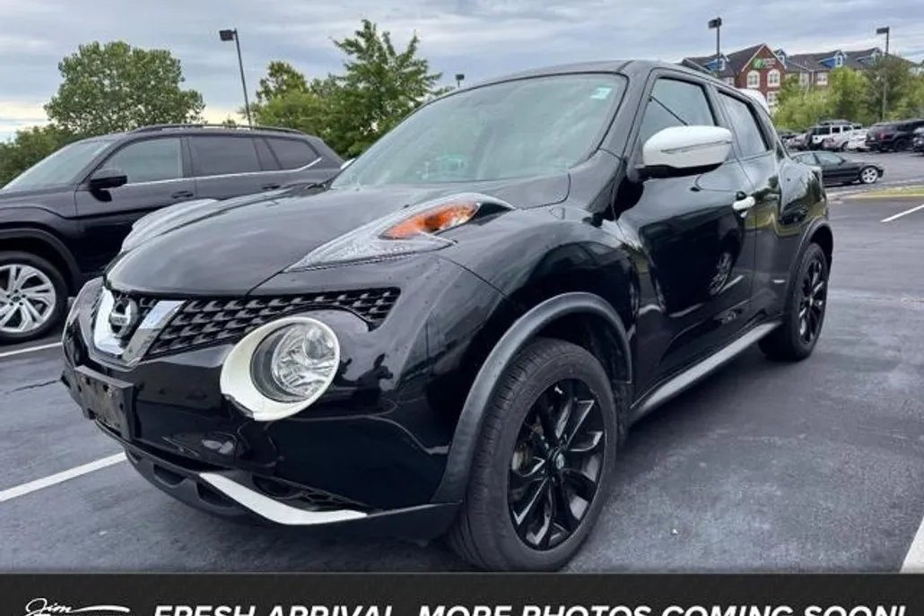 2017 Nissan Juke SV photo 1
